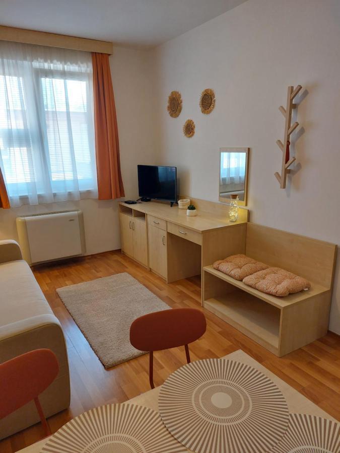 Myrelax Apartment - Hajduszoboszlo Exterior photo